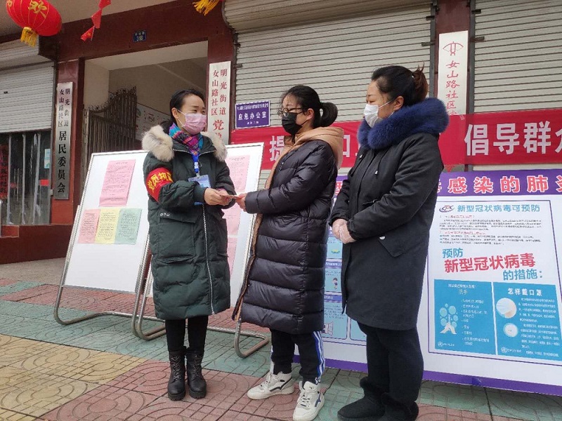 5张千一同学捐赠现场.jpg
