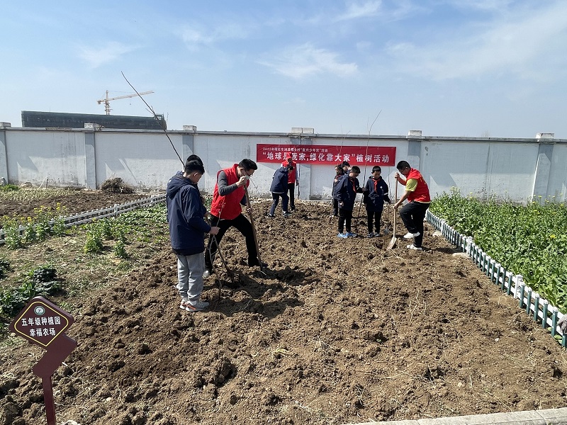2022年3月10日，明光市涧溪镇开展复兴少年宫“地球是我家，绿化靠大家”植树活动.jpg