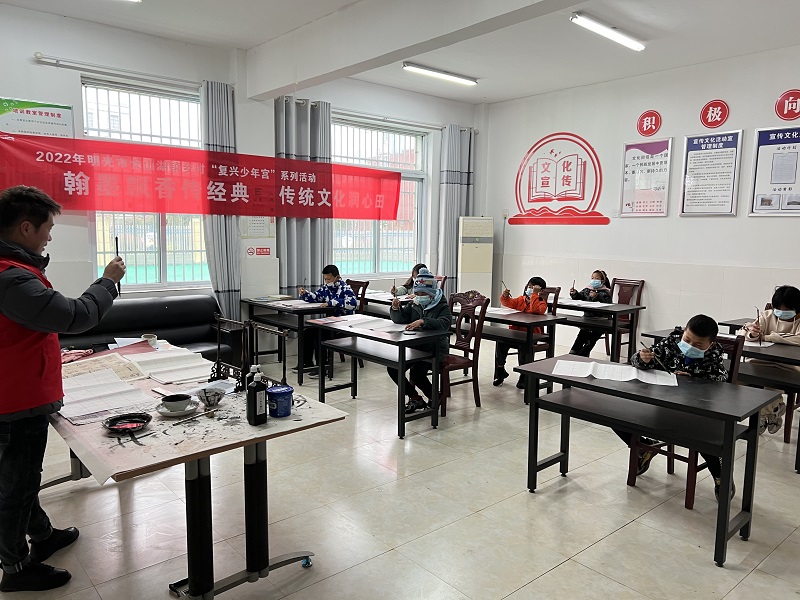2022年3月20日女山湖镇乡村“复兴少年宫”开展书法培训活动.jpg
