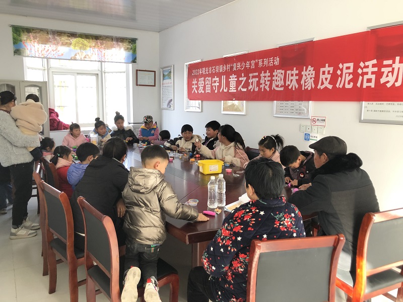 3月5日石坝镇开展乡村“复兴少年宫”系列活动之玩转趣味橡皮泥活动.jpg