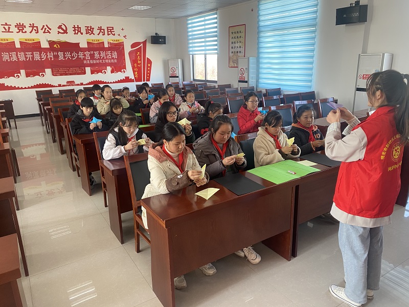 2022年1月25日，涧溪镇乡村复兴少年宫开展折纸活动 (2).jpg