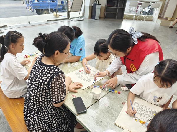 明光街道龙山社区：“以手传家风，以画承家训”——家风家训手工制作活动.png