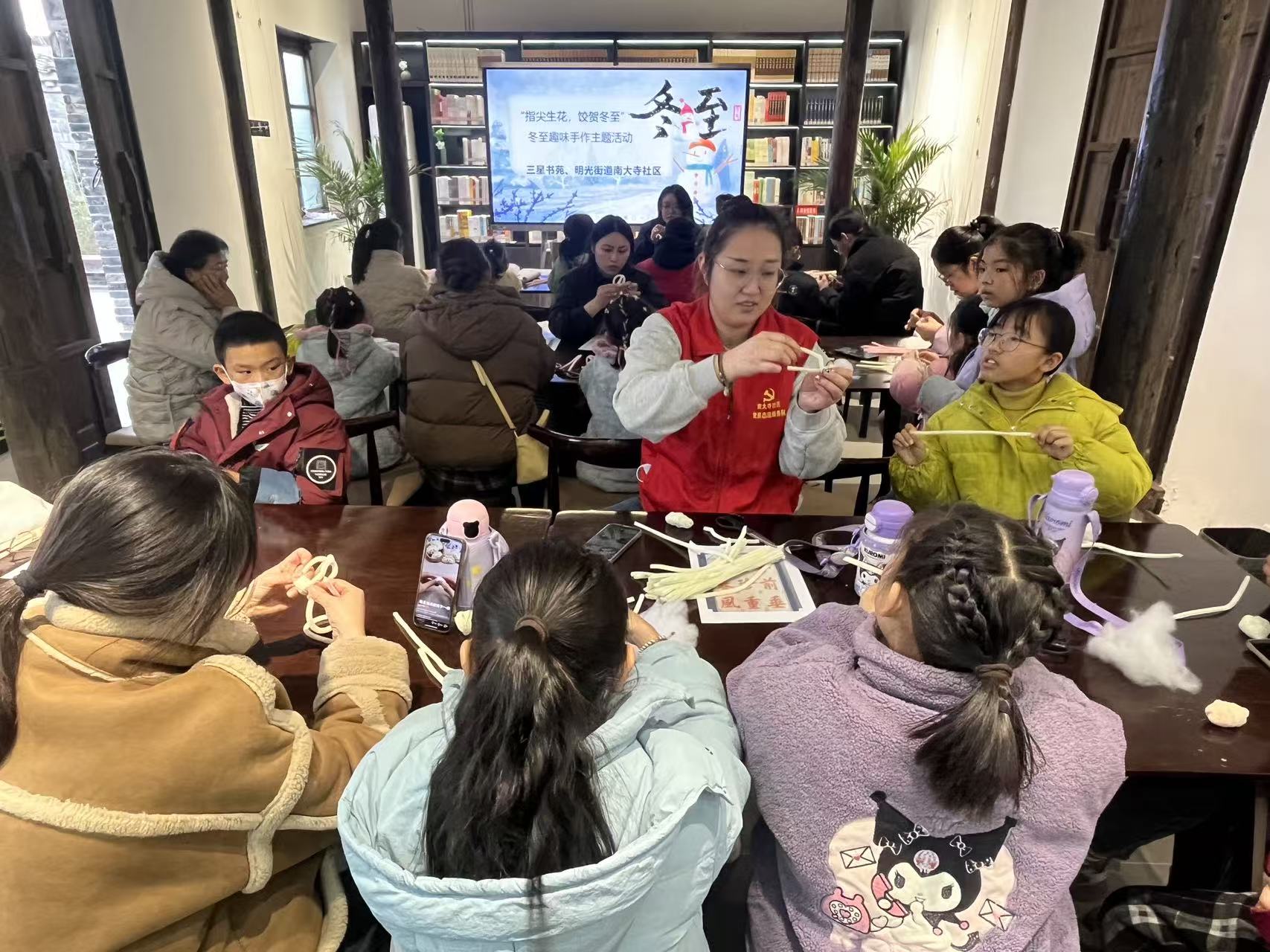 明光街道南大寺社区开展“指尖生花 饺贺冬至”趣味手作主题活动.jpg