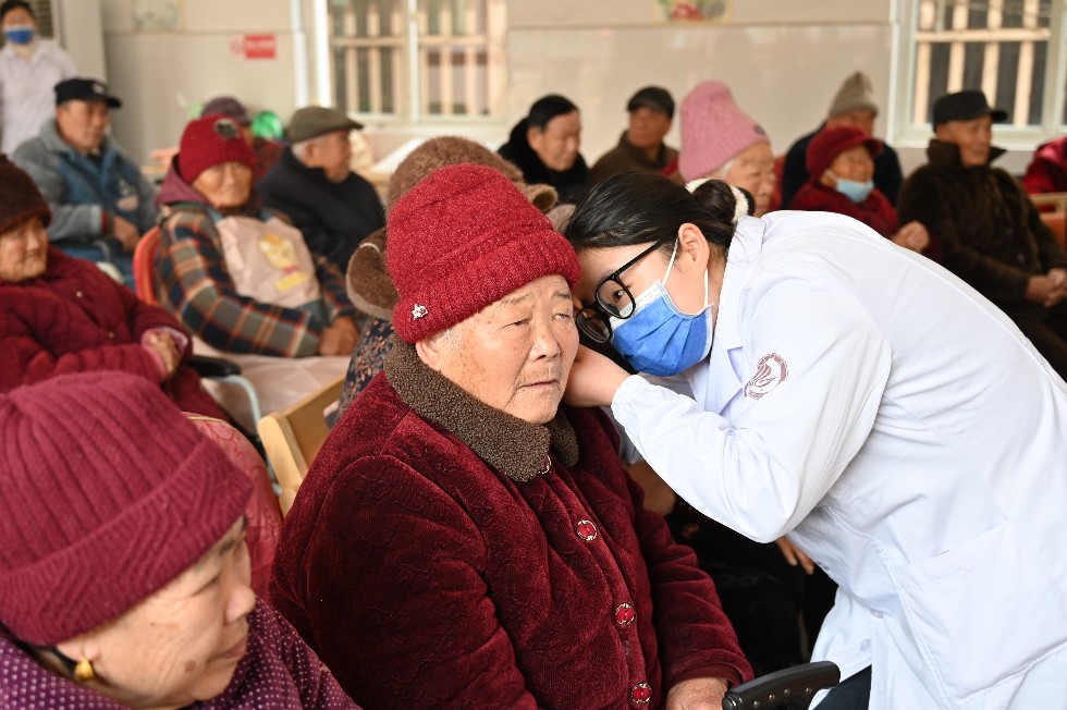 3月3日，市科协联合市卫健委、市中医院开展“全民科学爱耳，共护听力健康”明光市2026年全国爱耳日义诊科普活动7.jpg