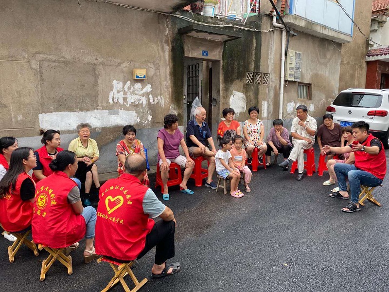 背街小巷居民会议现场2.jpg