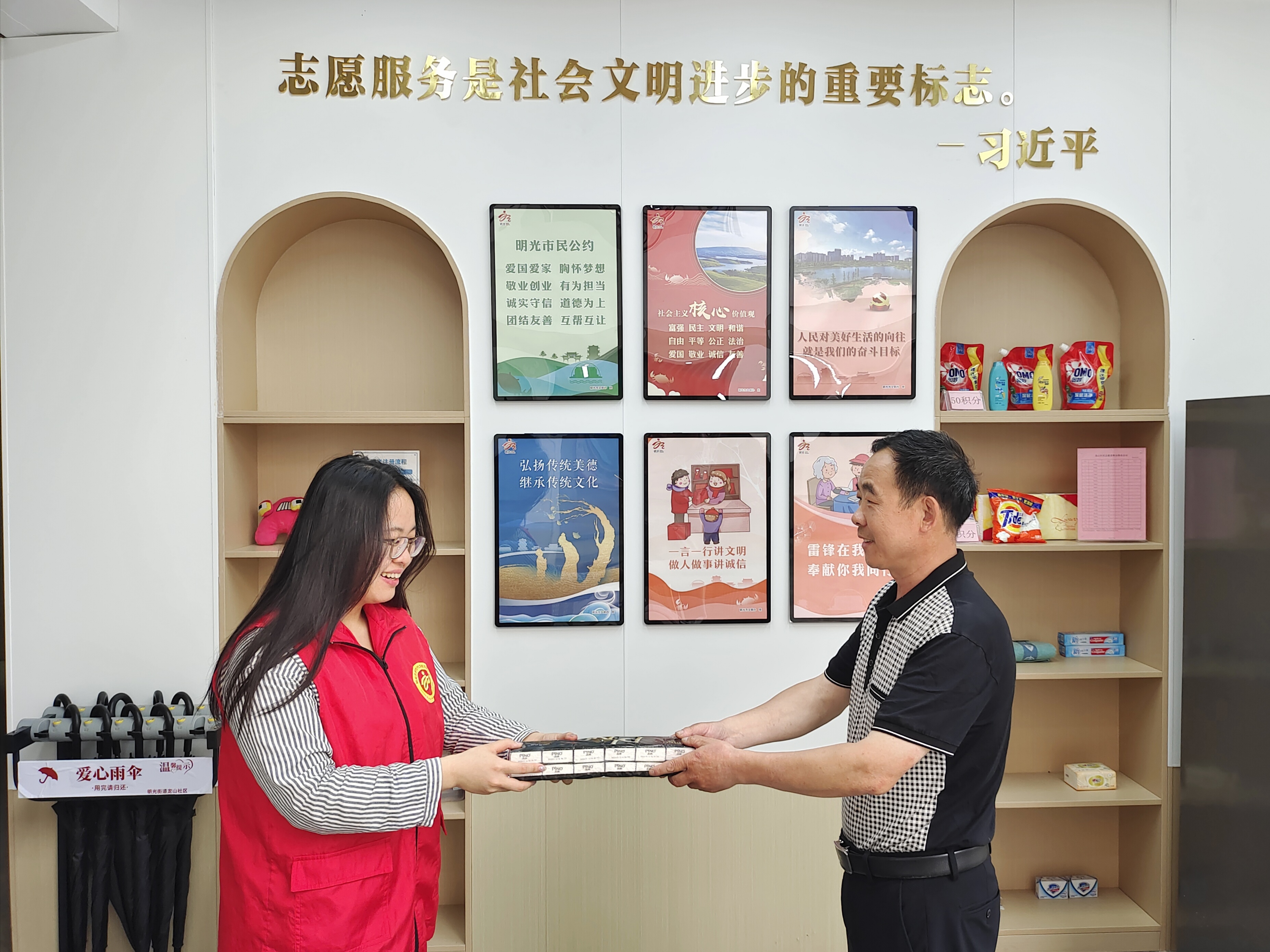 明光街道龙山社区：文明实践结硕果，精神文明绽新花 (2).jpg