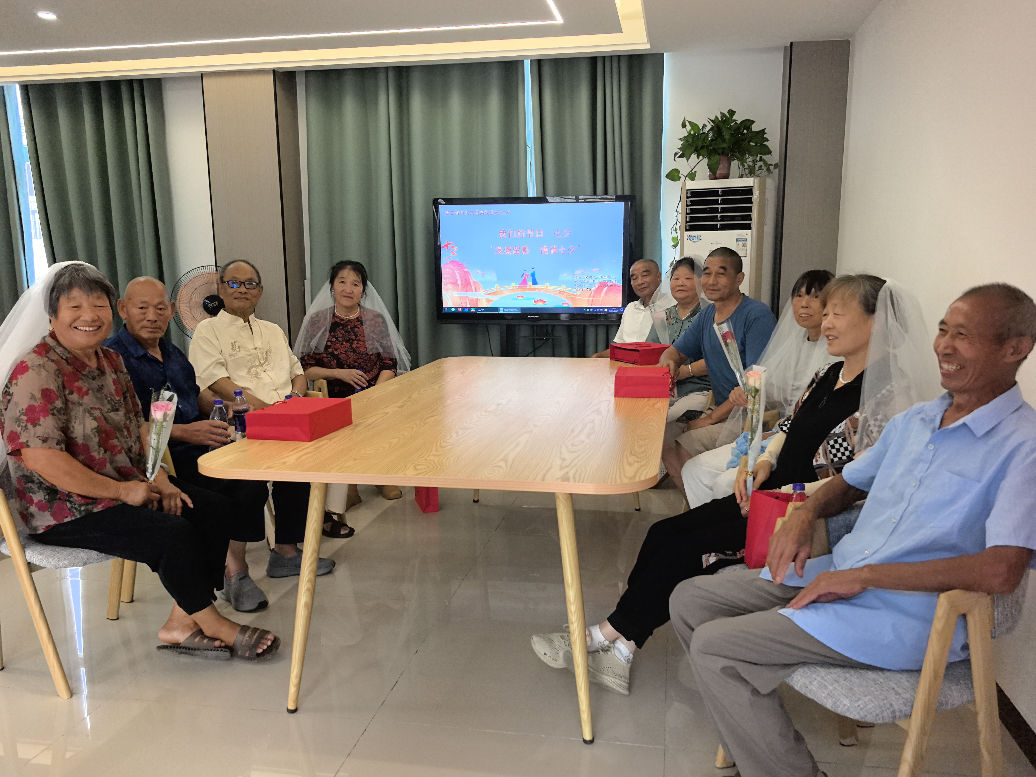 8月27日，张八岭镇新时代文明实践所开展“我们的节日・七夕”——“浪漫留影 情满七夕”主题活动.jpg