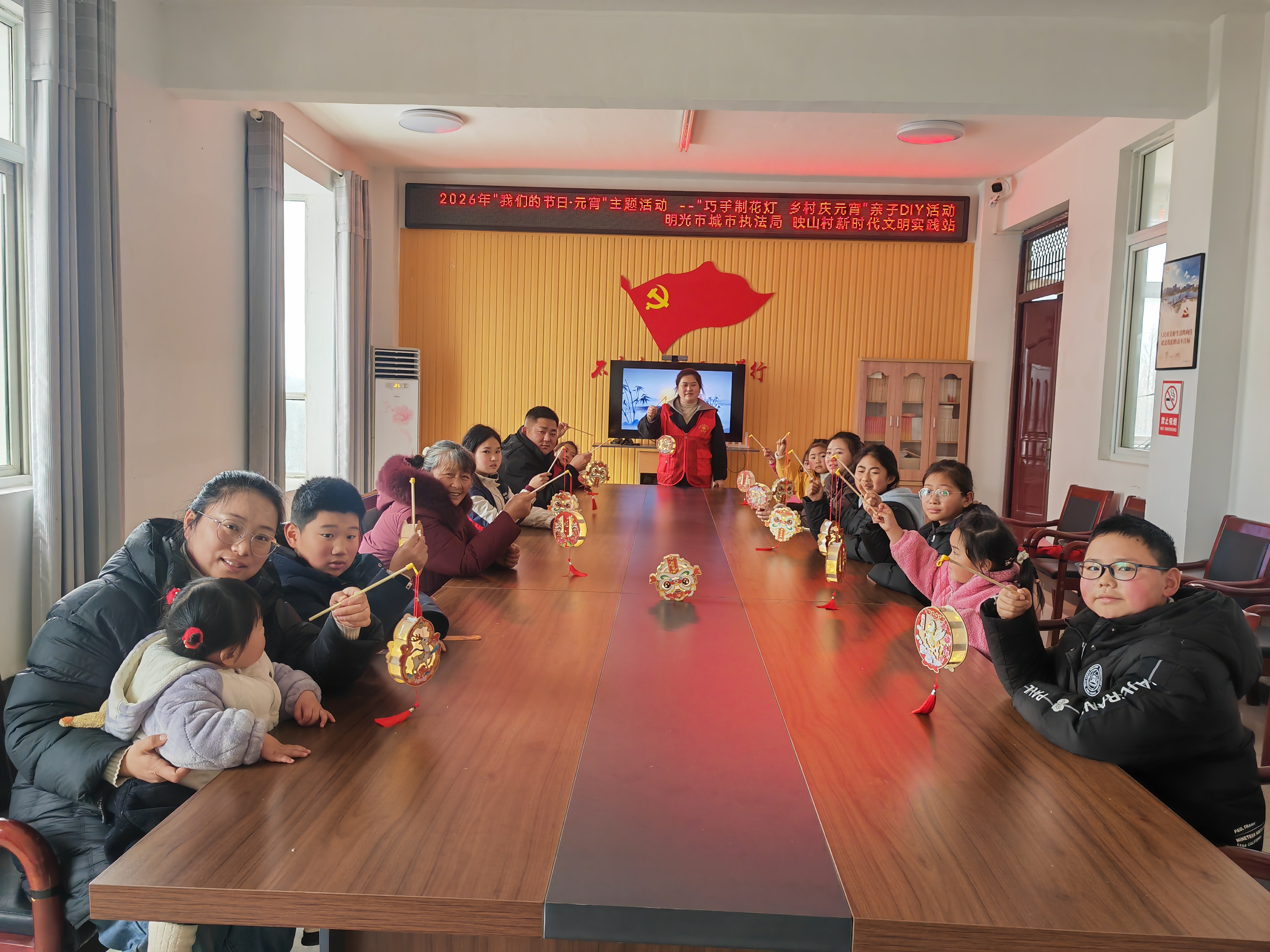 3月2日，明光街道映山村开展“巧手制花灯 乡村庆元宵”亲子DIY主题活动.jpg