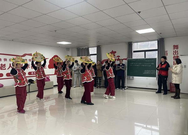 明光街道交通路社区开展：邻里齐欢广场舞 同心共筑幸福家健身活动.png